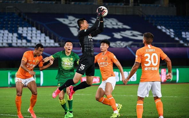 斯拉维亚队长：下半场我们想踢得更具威胁，但阿森纳太强了