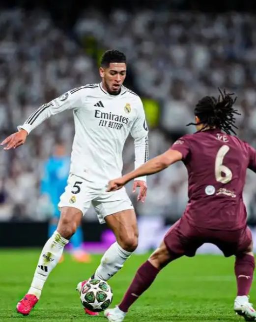 曼联英超15轮4-1胜狼队，近3轮不败，B费2射1传，助球队冲至第六，有望重返欧冠区。