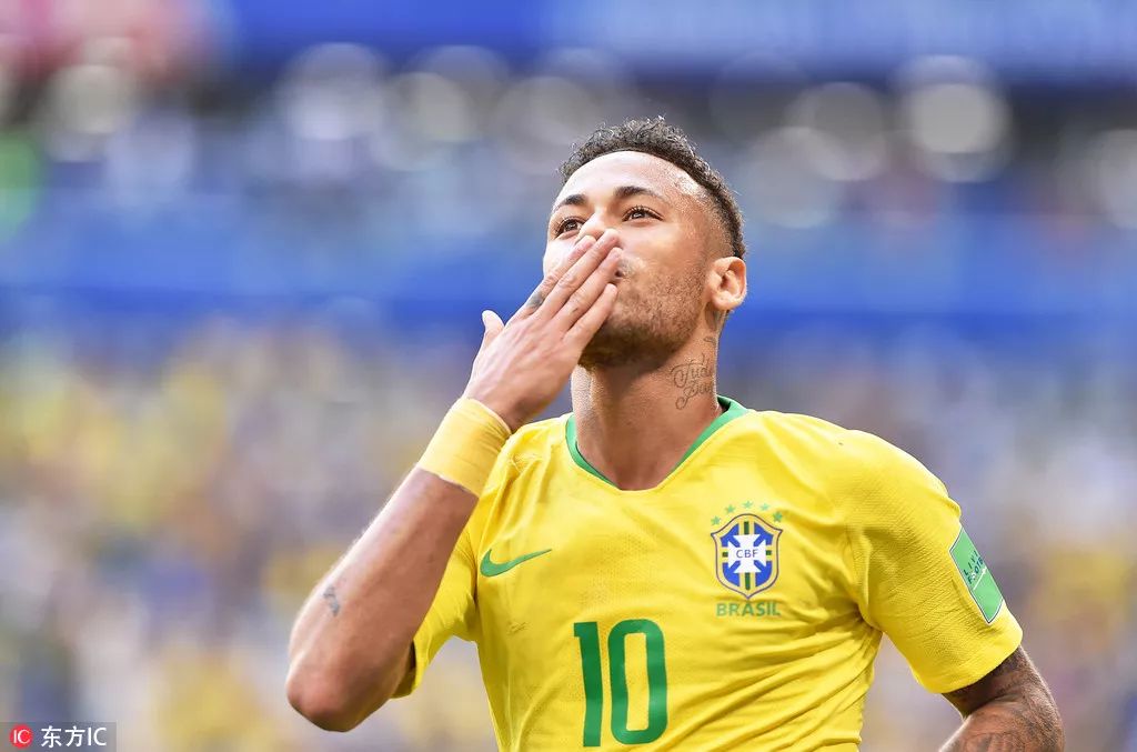 扛起球队！字母哥半场10中8，得到19分8篮板3助攻